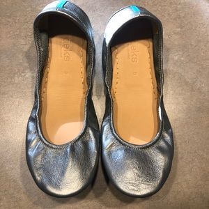 Brand-new, Size 9, Metallic Pewter Tieks